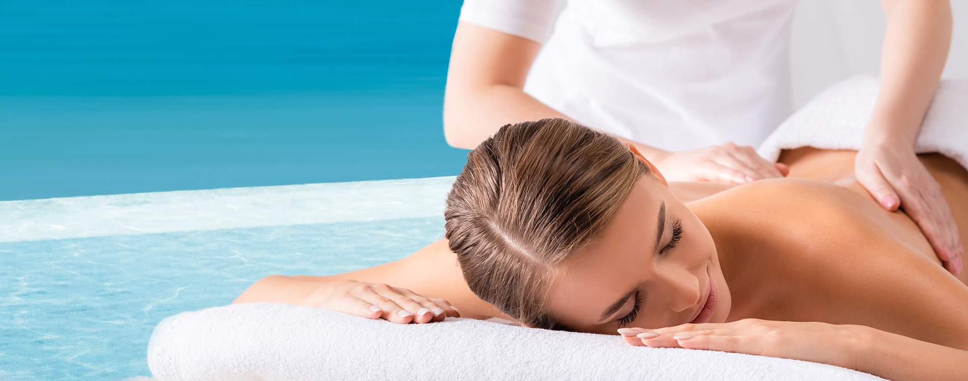 Relaxing massage in the treatment room in Sainte-Maxime, Summer's Beauty salon